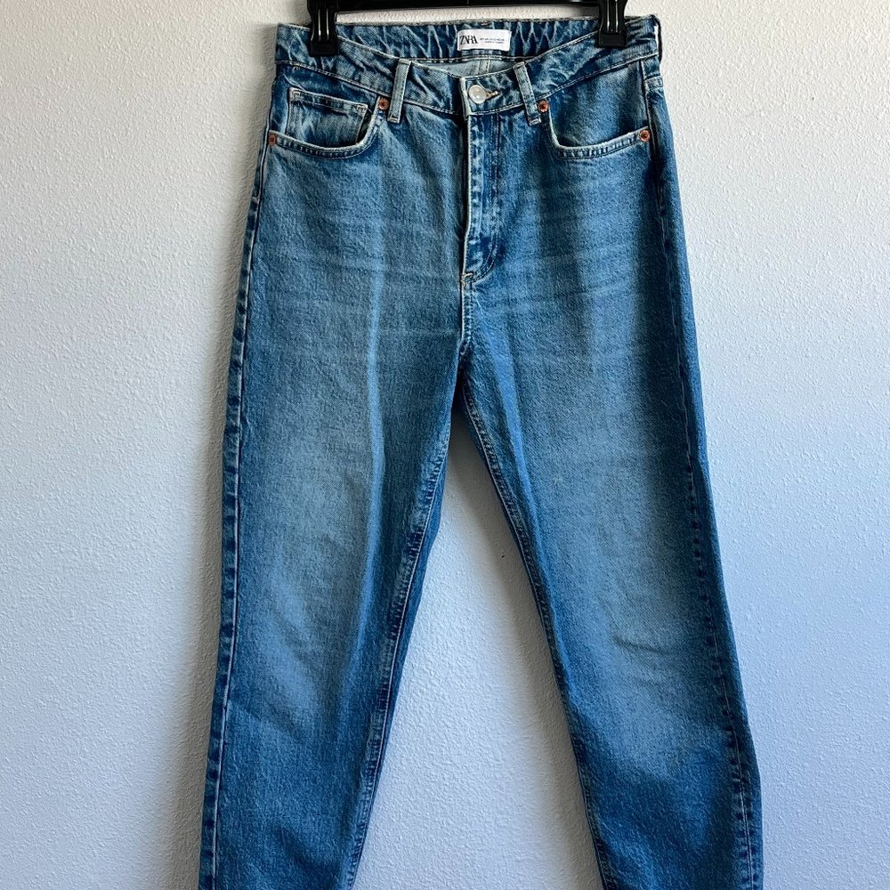 Zara Mid-Rise Straight Leg Mom Jeans | Size US 8